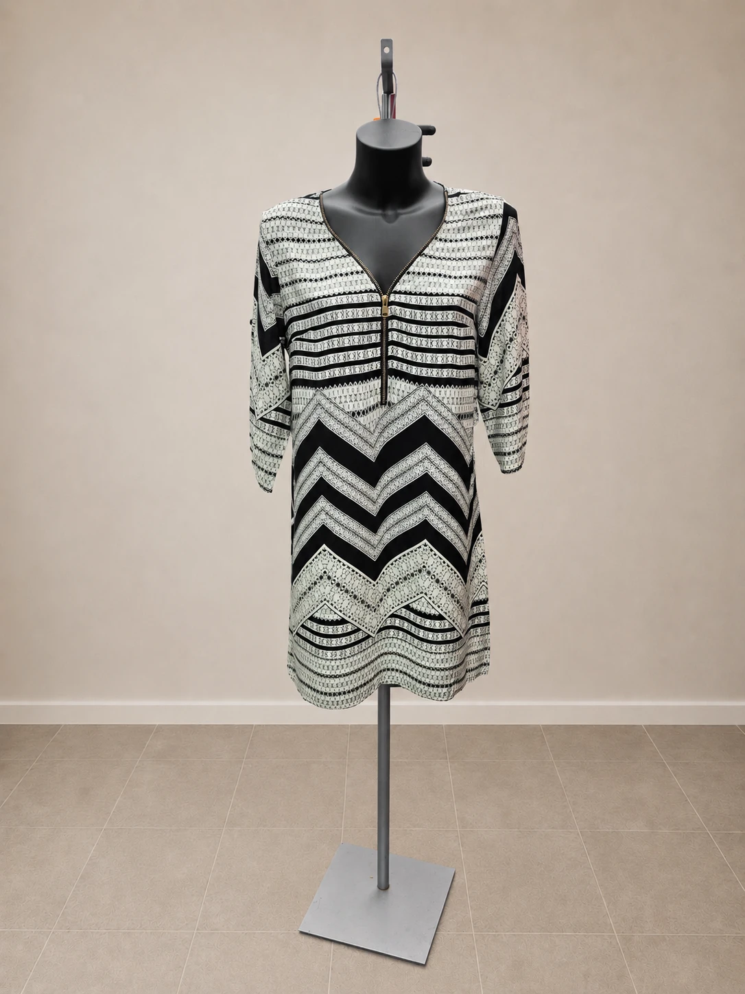 Robe legere viscose noir et blanche estimation 🌹 42 🌹 voir mesures ci-dessous